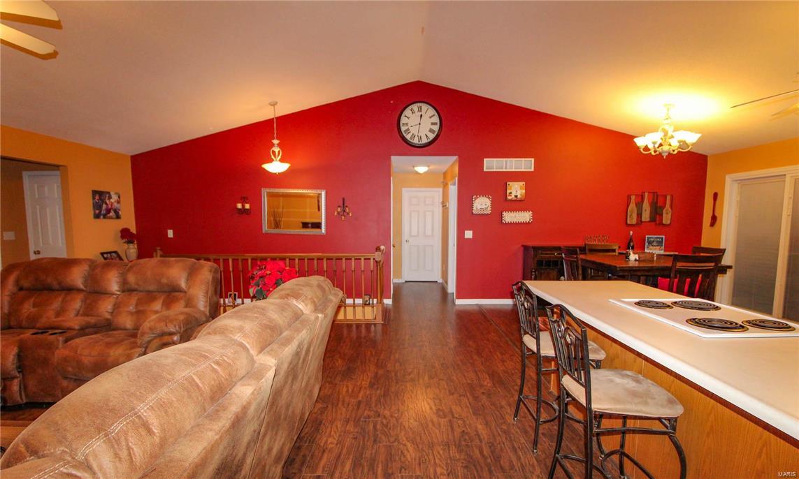 1301 Ridgefield Drive Godfrey, IL 62035 - Photo 5 of 31 Gallery Image 5