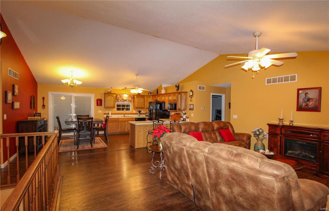 1301 Ridgefield Drive Godfrey, IL 62035 - Photo 9 of 31 Gallery Image 9