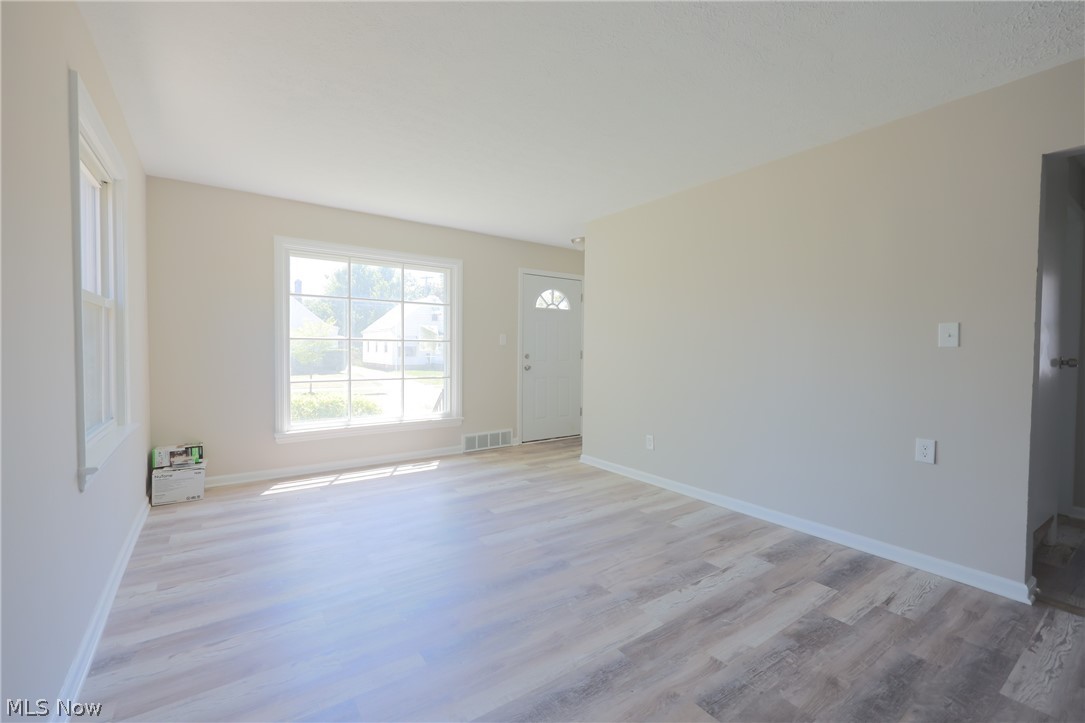 23721 Colbourne Road Euclid, OH 44123 - Photo 5 of 24