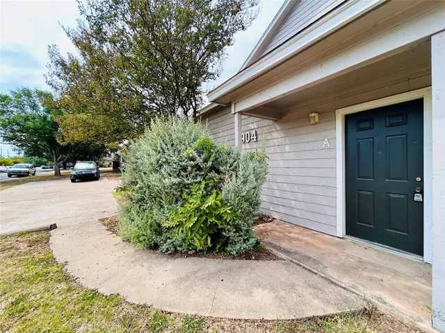 $1,195 | 8904 Schick Road, Unit A, Austin, TX 78729