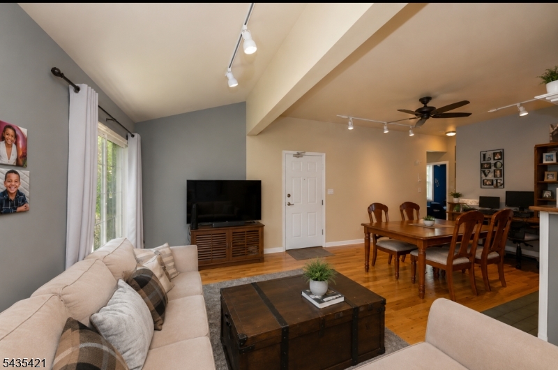 21 Fitzherbert Street Bloomfield, NJ 07003 - Photo 2 of 25