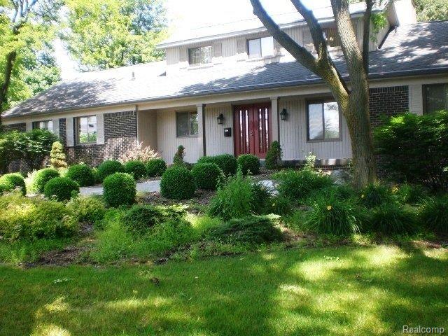 2476 West Tienken Road Rochester, MI 48306 - Photo 2 of 25 front closer