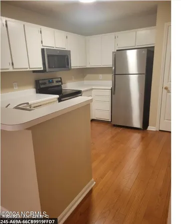 $1,300 | 112 Breezewood Drive, Unit E, Greenville, NC 27858