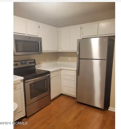 $1,300 | 112 Breezewood Drive, Unit E, Greenville, NC 27858