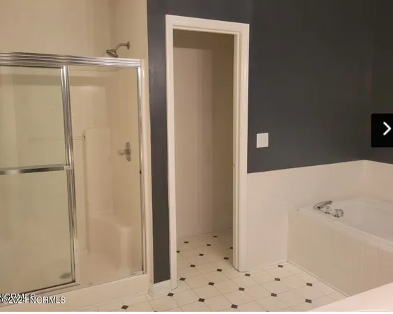 $1,300 | 112 Breezewood Drive, Unit E, Greenville, NC 27858