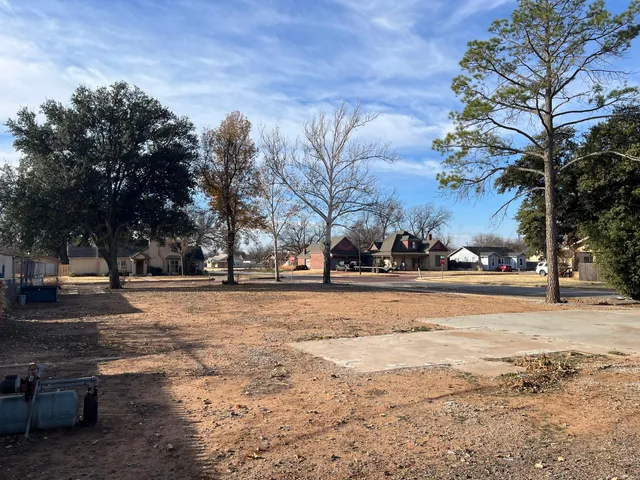 $28,000 | 610 Northwest Avenue E Nw, Childress, TX 79201