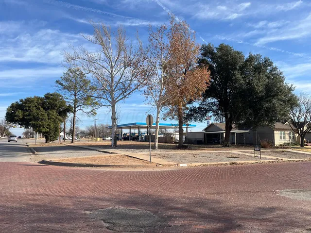 $28,000 | 610 Northwest Avenue E Nw, Childress, TX 79201