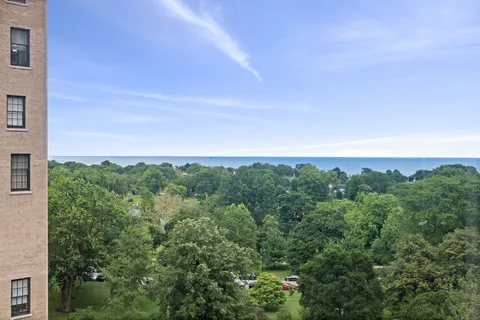 $199,000 | 2400 North Lakeview Avenue, Unit 1116, Chicago, IL 60614