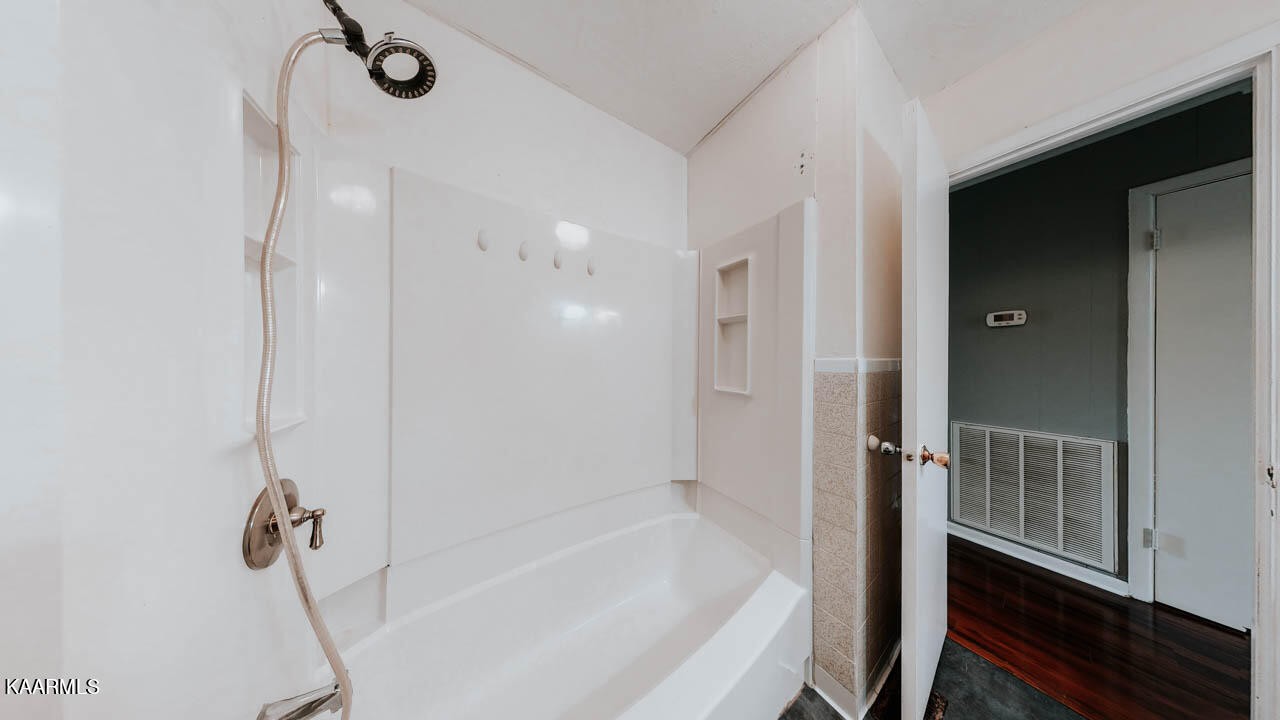 10008 Rutledge Pike Corryton, TN 37721 - Photo 13 of 30 a bathroom with a bathtub