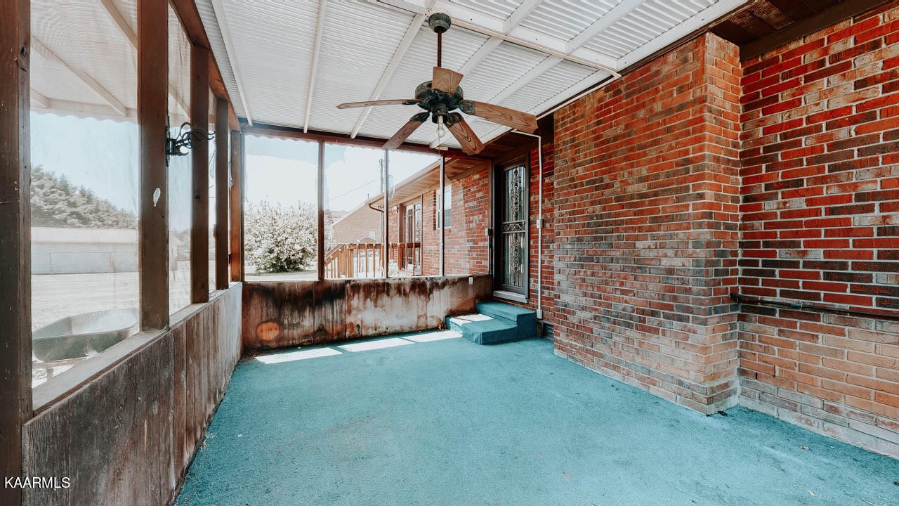 10008 Rutledge Pike Corryton, TN 37721 - Photo 10 of 30 a view of an entryway