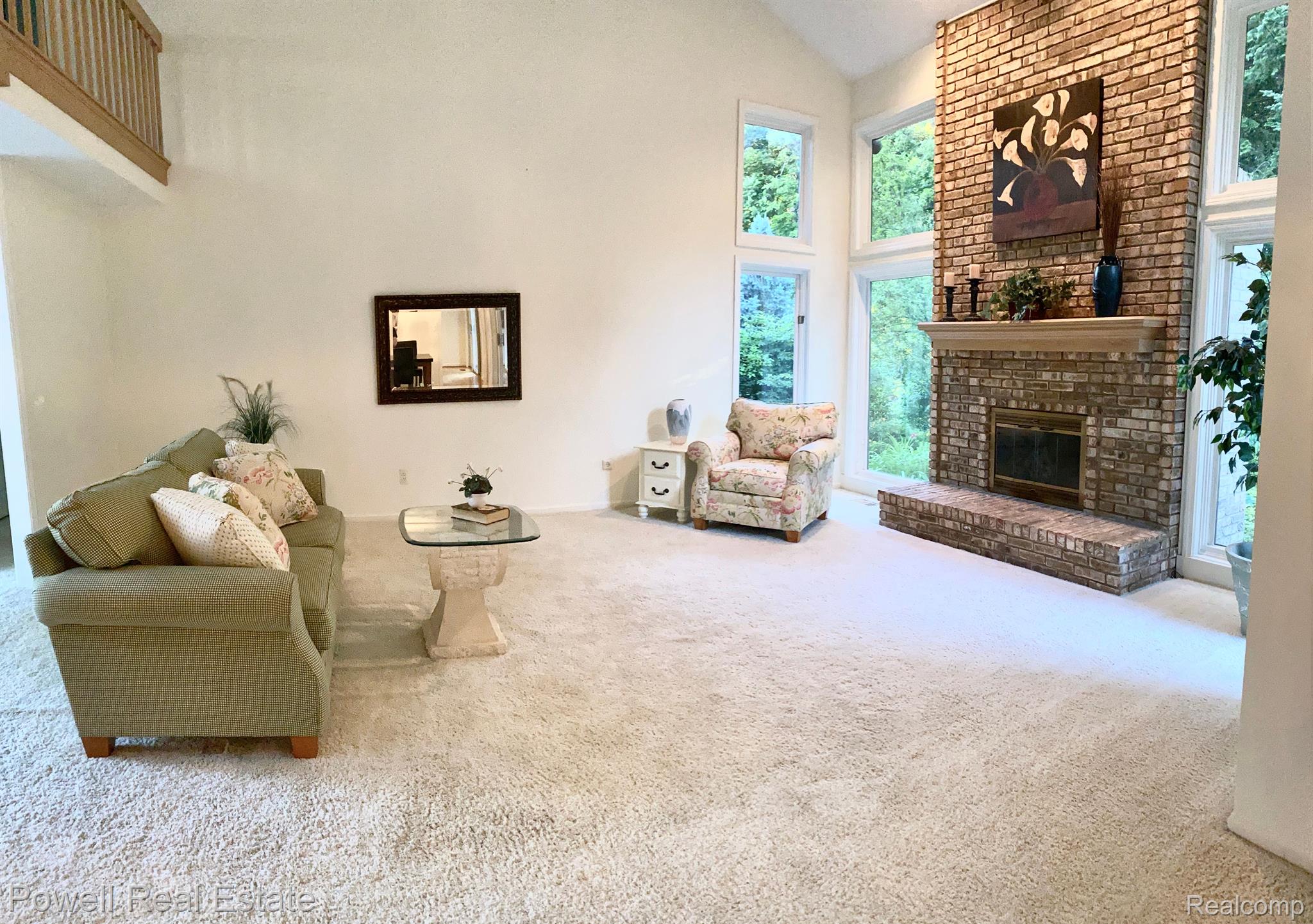 20027 Wayne Road Livonia, MI 48152 - Photo 4 of 40 Great room with high ceiling