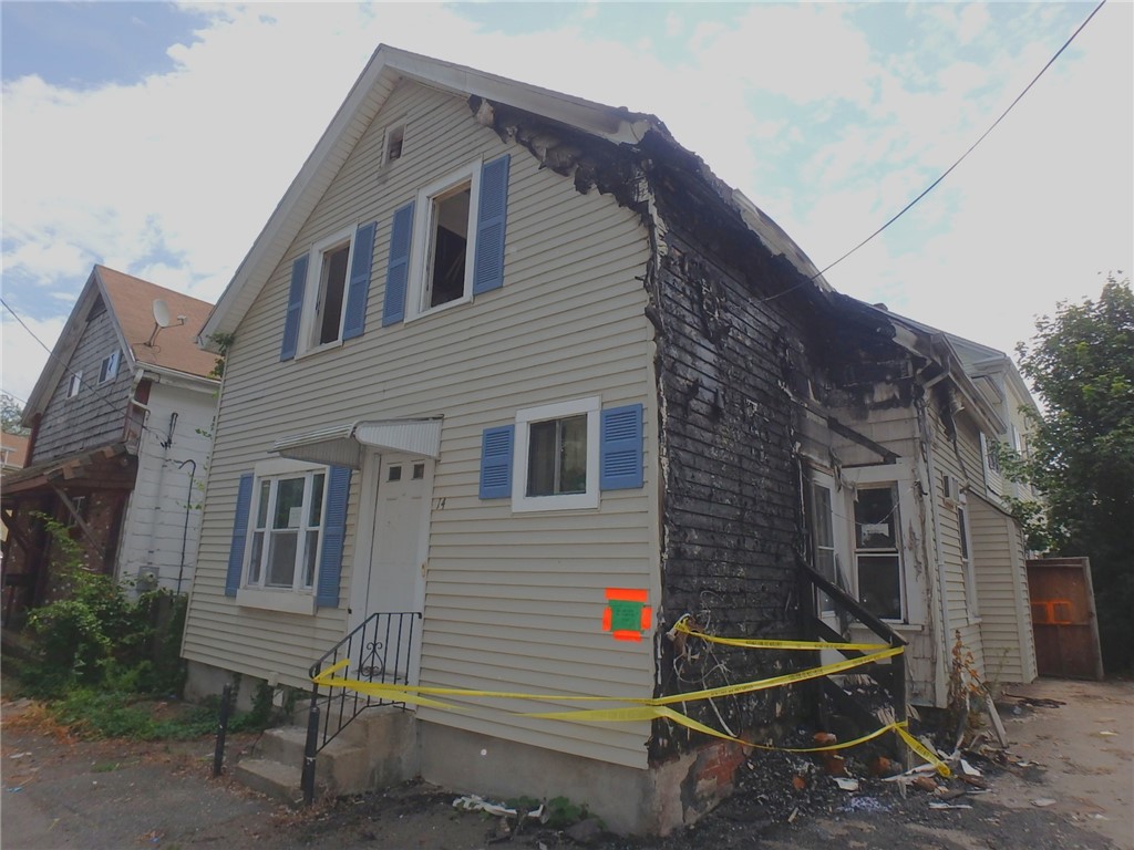 14 Martin Court Pawtucket, RI 02860 - Photo 2 of 2