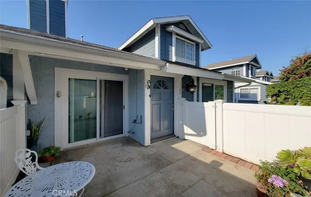a view of a house with entryway