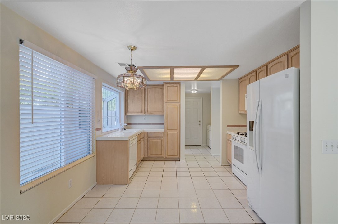 3213 Shallow Point Circle Las Vegas, NV 89117 - Photo 11 of 43