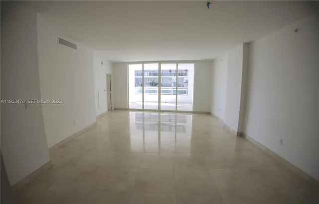 $3,800 | 1800 North Bayshore Drive, Unit 911, Miami, FL 33132