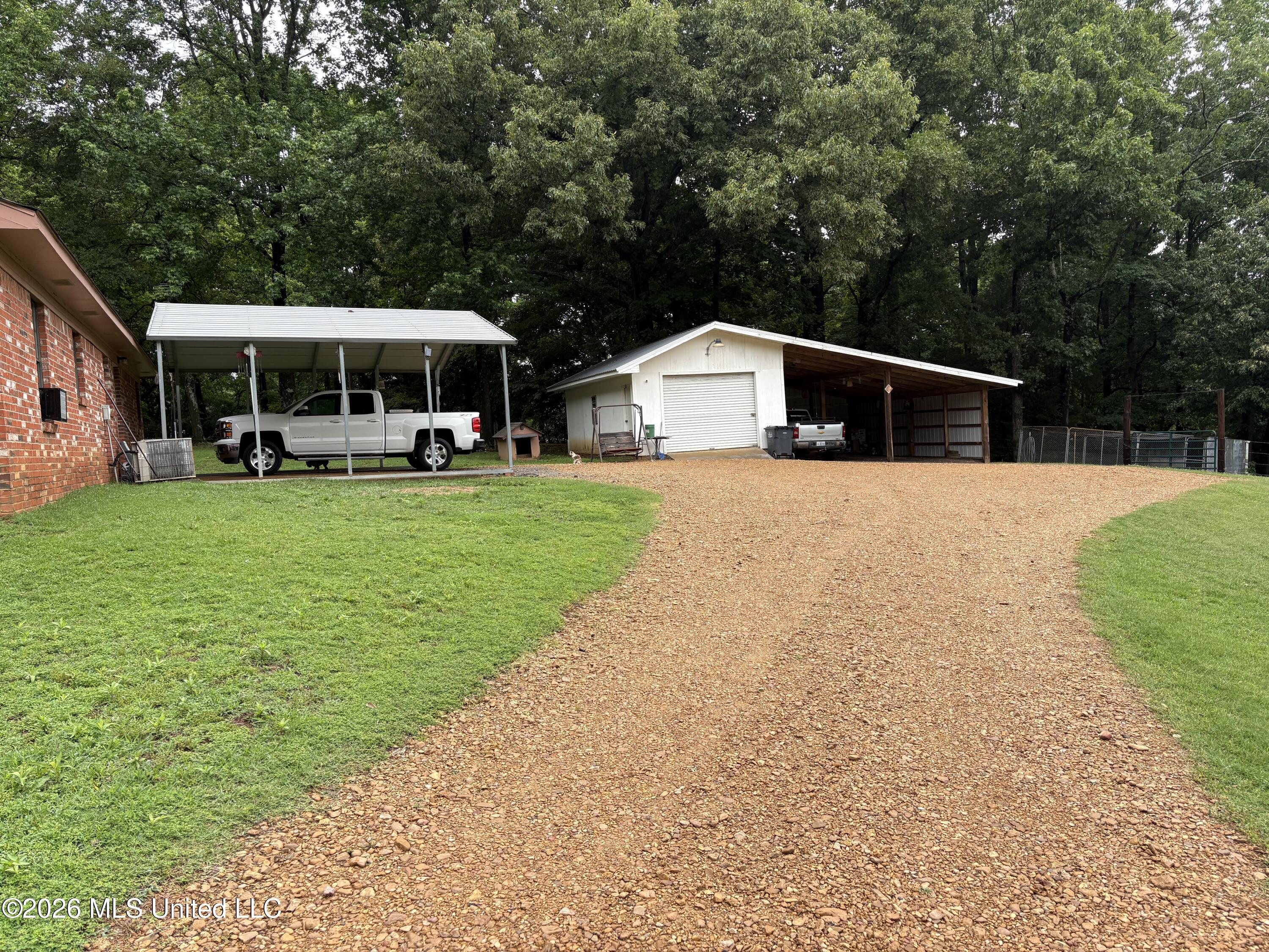 2326 Bluegoose Road Sarah, MS 38665 - Photo 18 of 18 Driveway