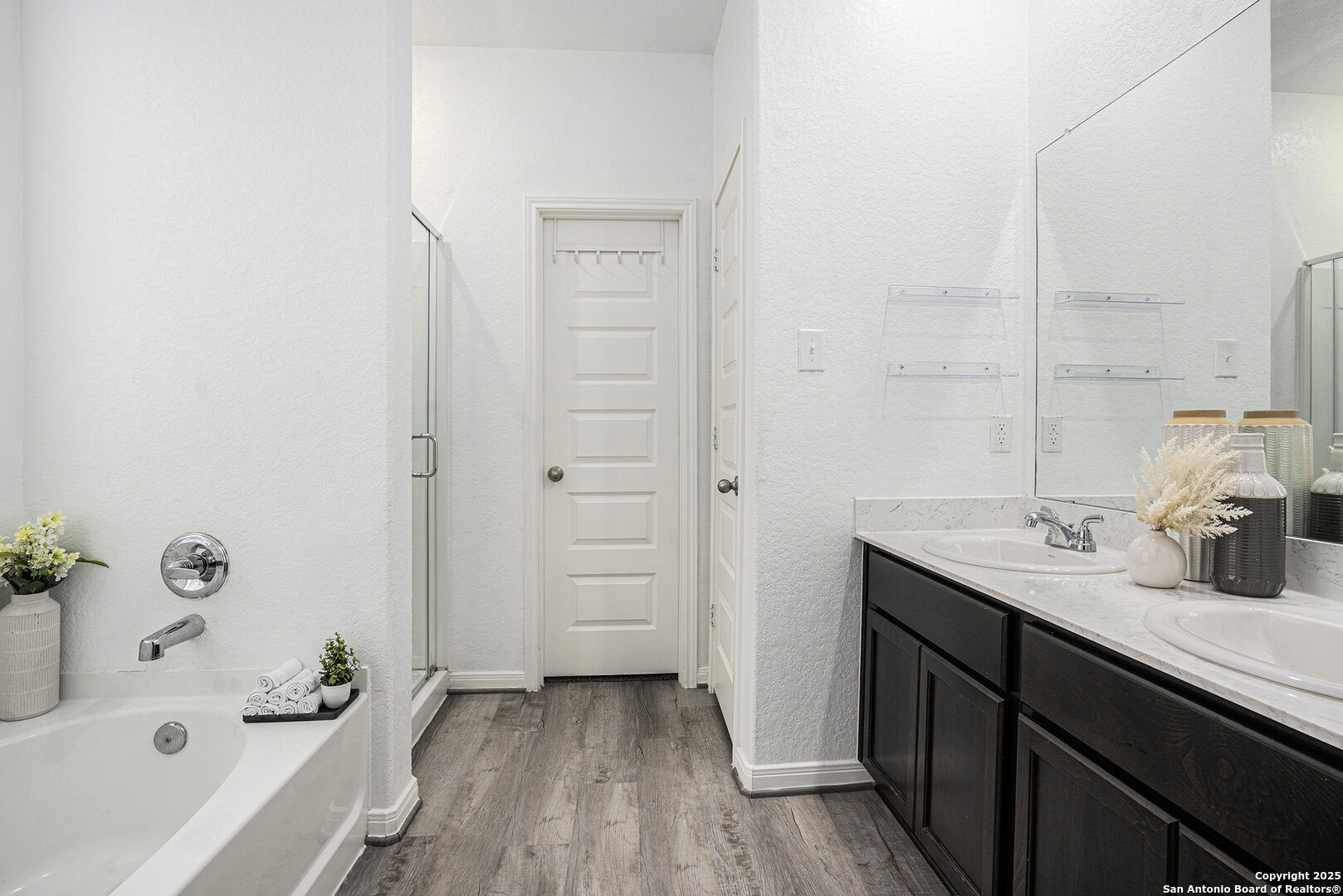 16615 Ginger Crossing Elmendorf, TX 78112 - Photo 13 of 31 a bathroom with a sink a tub and a mirror