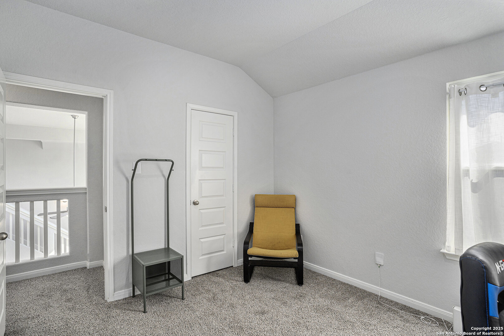 16615 Ginger Crossing Elmendorf, TX 78112 - Photo 18 of 31 a living room with furniture