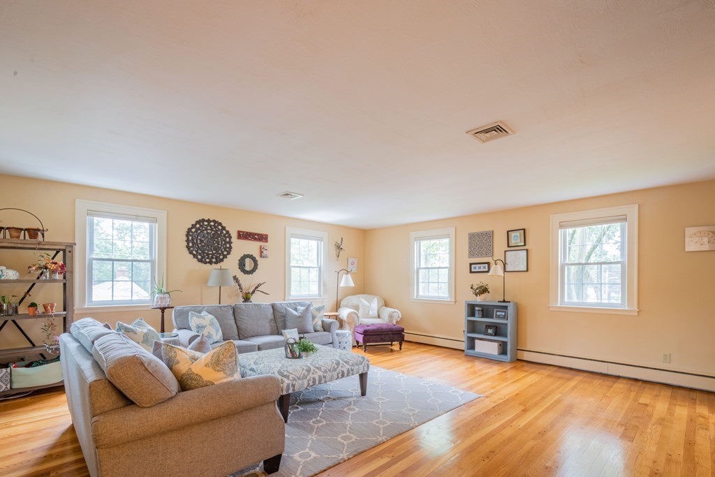 12 Longbow Road Lynnfield, MA 01940 - Photo 3 of 42 Gallery Image 3