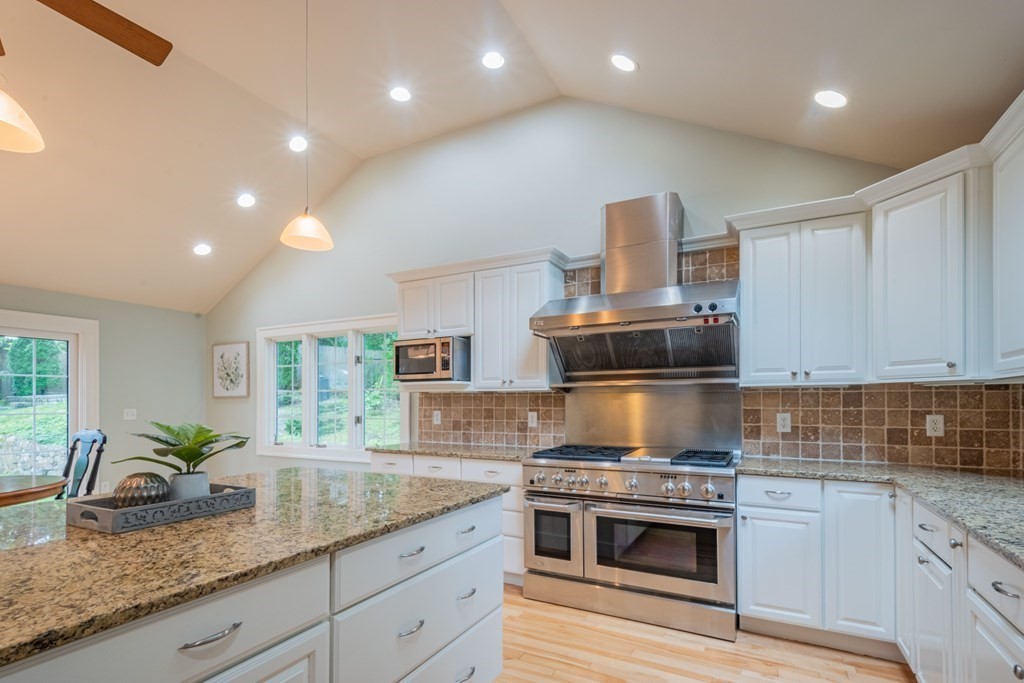 12 Longbow Road Lynnfield, MA 01940 - Photo 8 of 42 Gallery Image 8