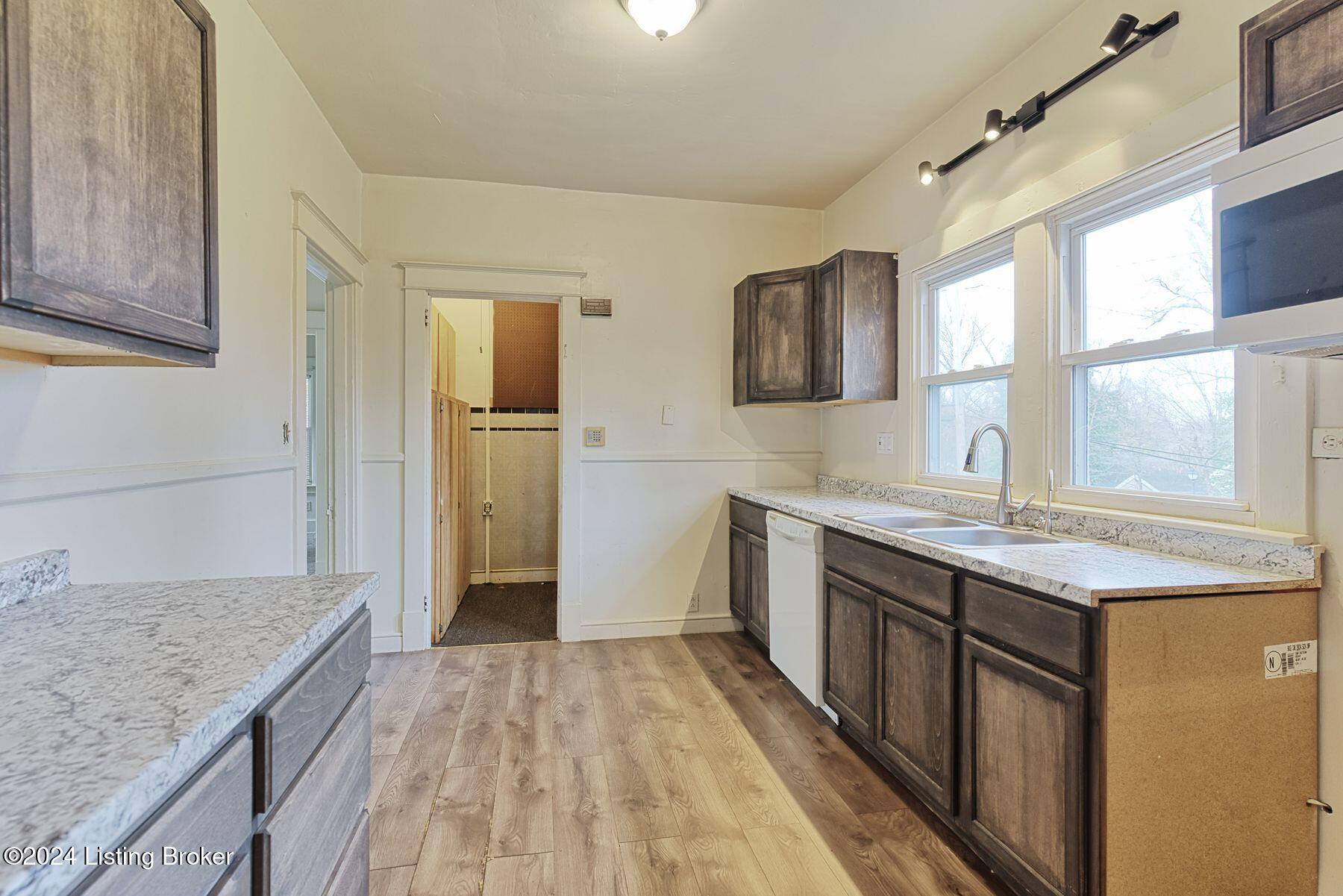 3207 Maple Road Louisville, KY 40299 - Photo 17 of 29 Kitchen
