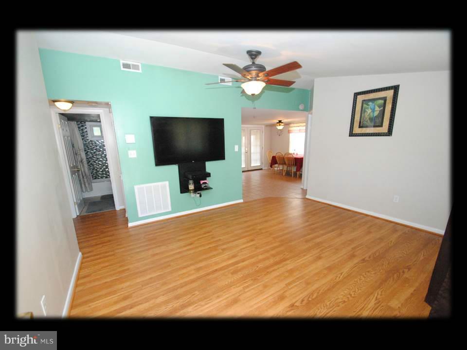 3909 Walters Road Edgewood, MD 21040 - Photo 5 of 26 LIVING ROOM