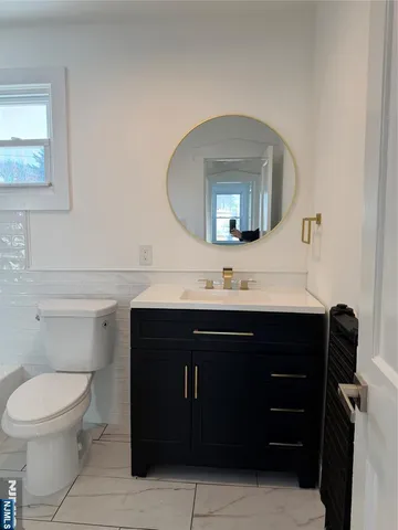 $4,500 | 771 5th Street, Lyndhurst, NJ 07071