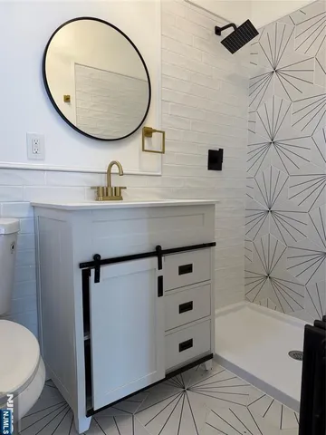 $4,500 | 771 5th Street, Lyndhurst, NJ 07071