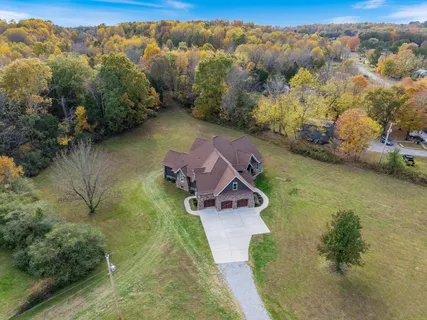 $834,900 | 472 Parker Road, Portland, TN 37148