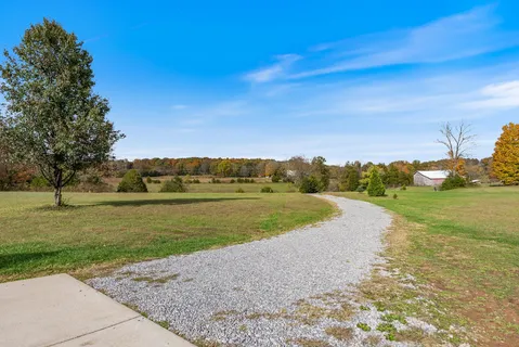 $834,900 | 472 Parker Road, Portland, TN 37148