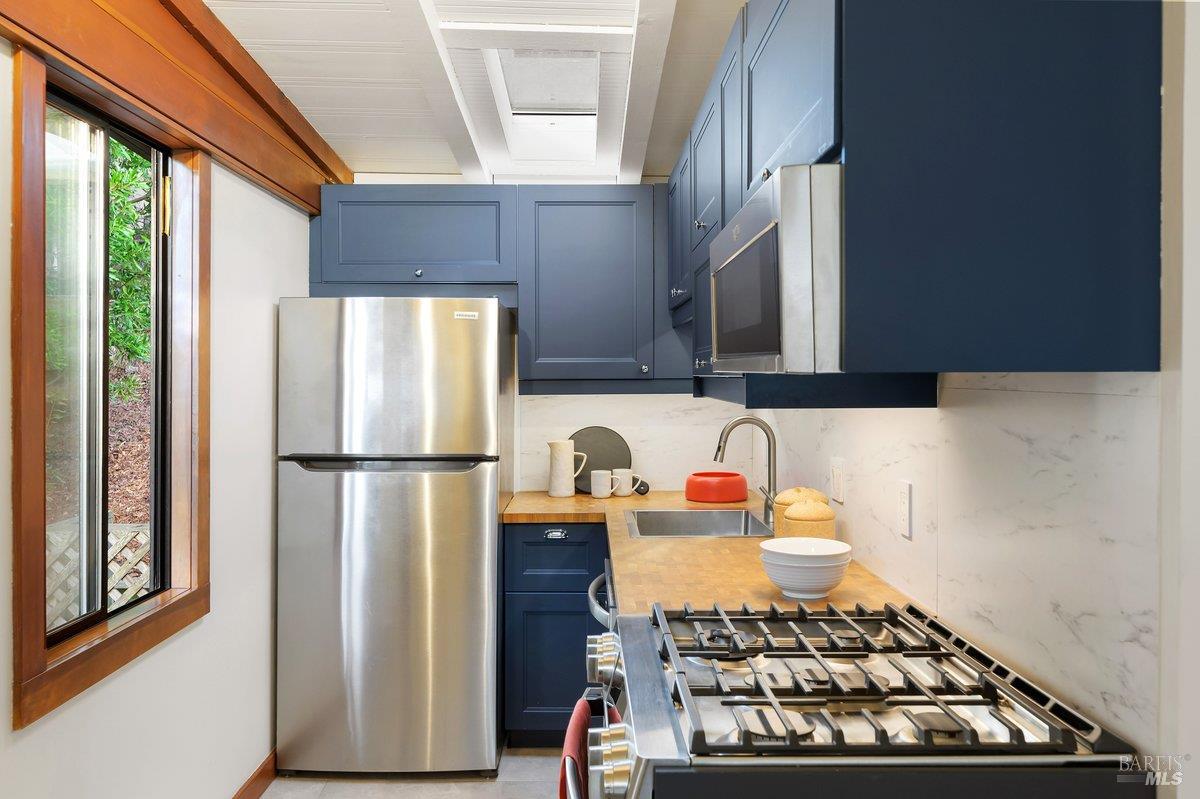 12 Alturas Way Mill Valley, CA 94941 - Photo 14 of 53