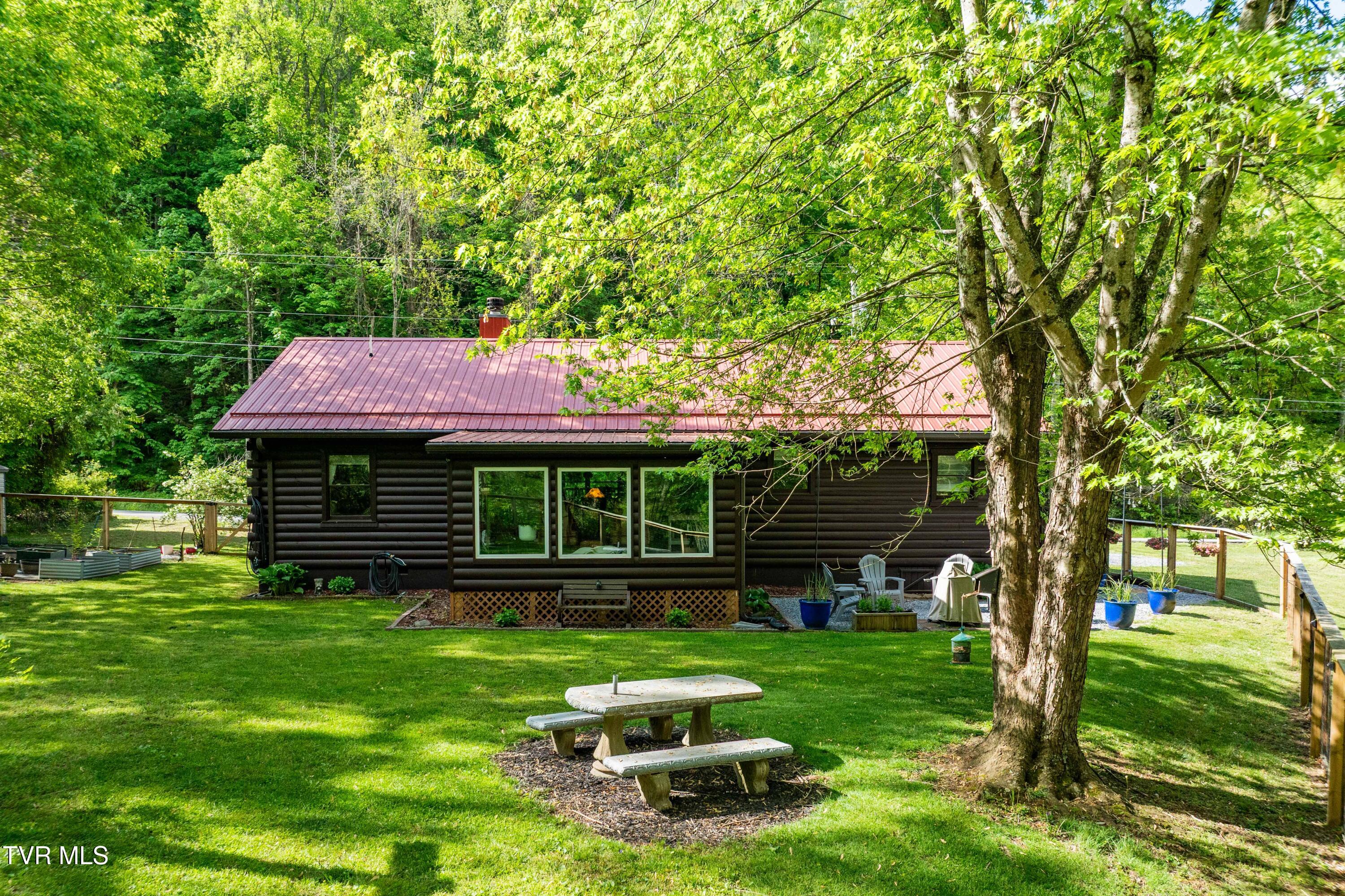 135 Grindstaff Hollow Road Elizabethton, TN 37643 - Photo 70 of 116 135 Grindstaff Hollow (23 of 82)