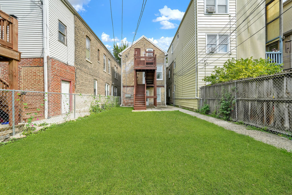 2231 West 23rd Place Chicago, IL 60608 - Photo 23 of 28