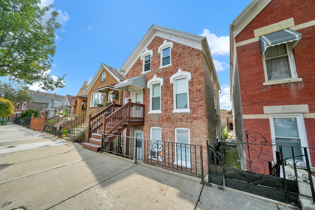 2231 West 23rd Place Chicago, IL 60608 - Photo 3 of 28