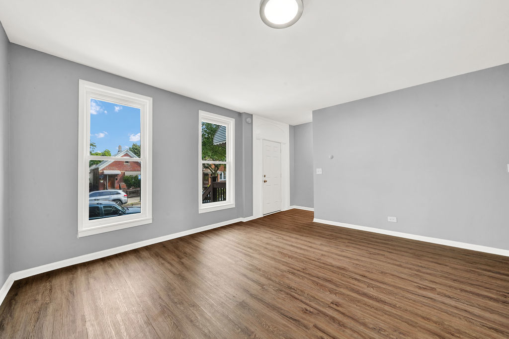 2231 West 23rd Place Chicago, IL 60608 - Photo 5 of 28