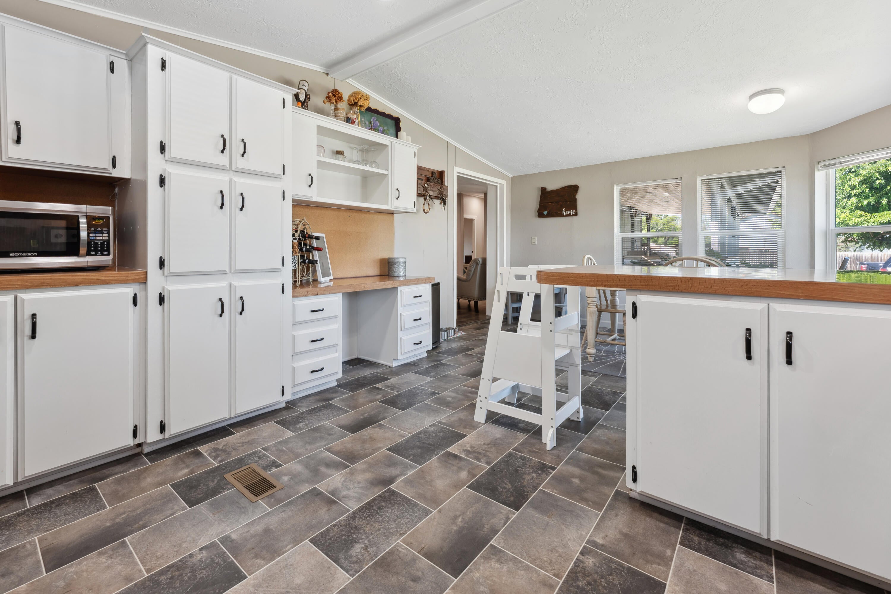 622 Raven Road Central Point, OR 97502 - Photo 16 of 65 DSC00778