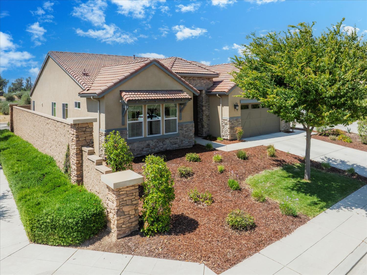 602 Pinnacle Drive Madera, CA 93636 - Photo 2 of 37