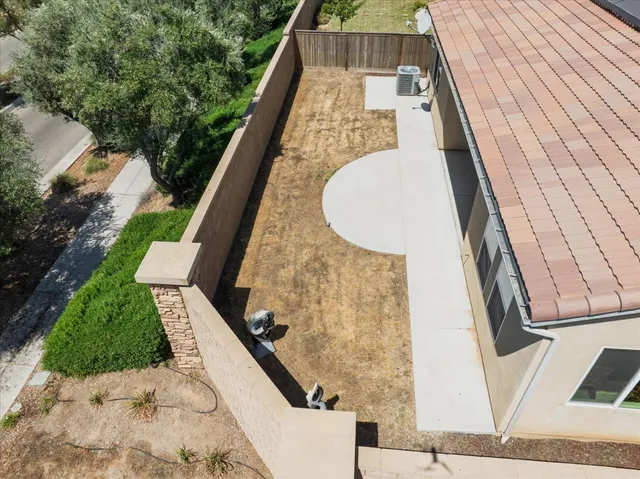 an aerial view of a tennis court