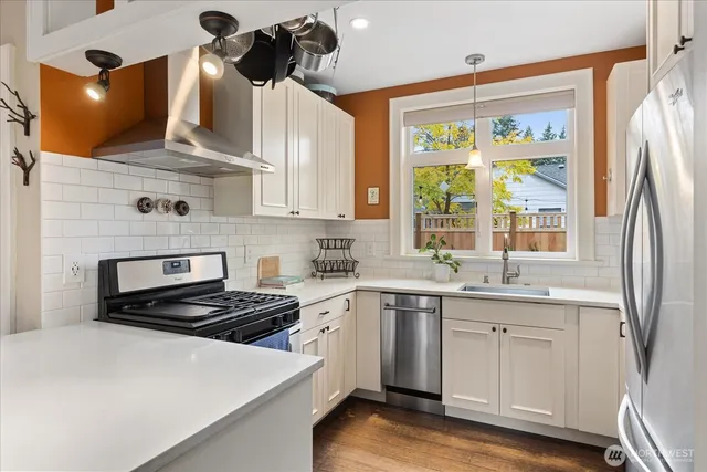 $650,000 | 14034 2nd Avenue Northwest, Unit B, Seattle, WA 98177