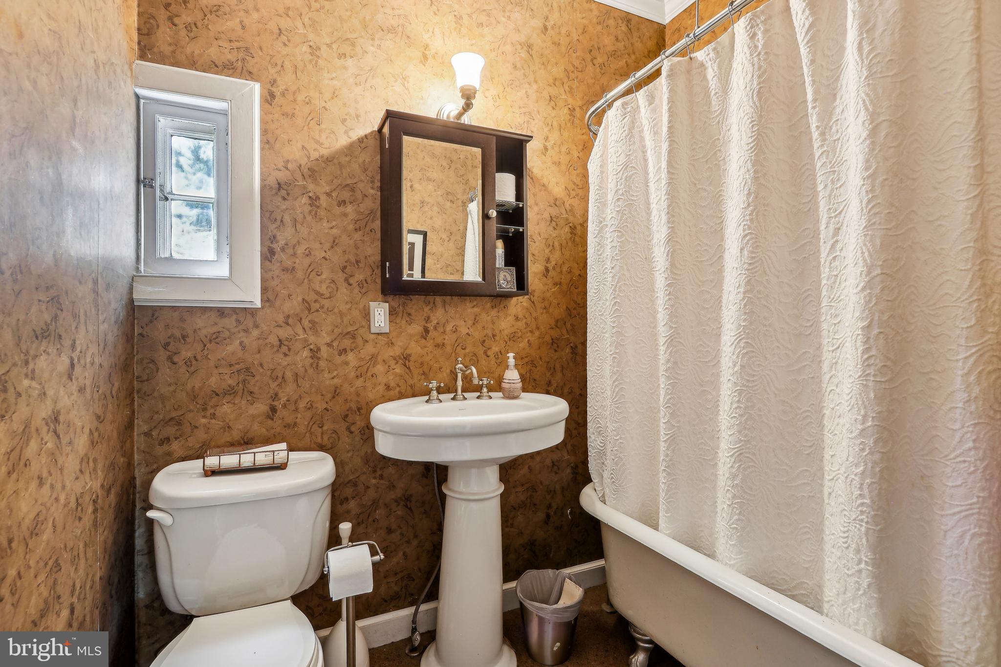 33 Rosedale Road Princeton, NJ 08540 - Photo 41 of 75 First floor ensuite bathroom original claw tub