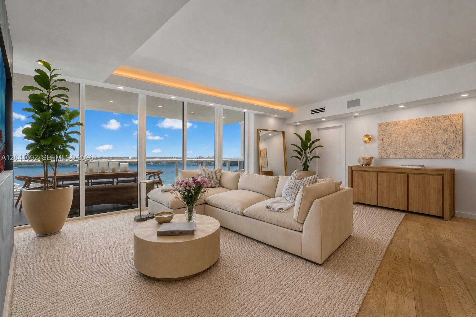 400 Alton Road, Unit 1206 Miami Beach, FL 33139 - Photo 4 of 34