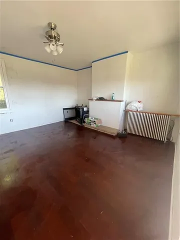 a view of a livingroom with furniture