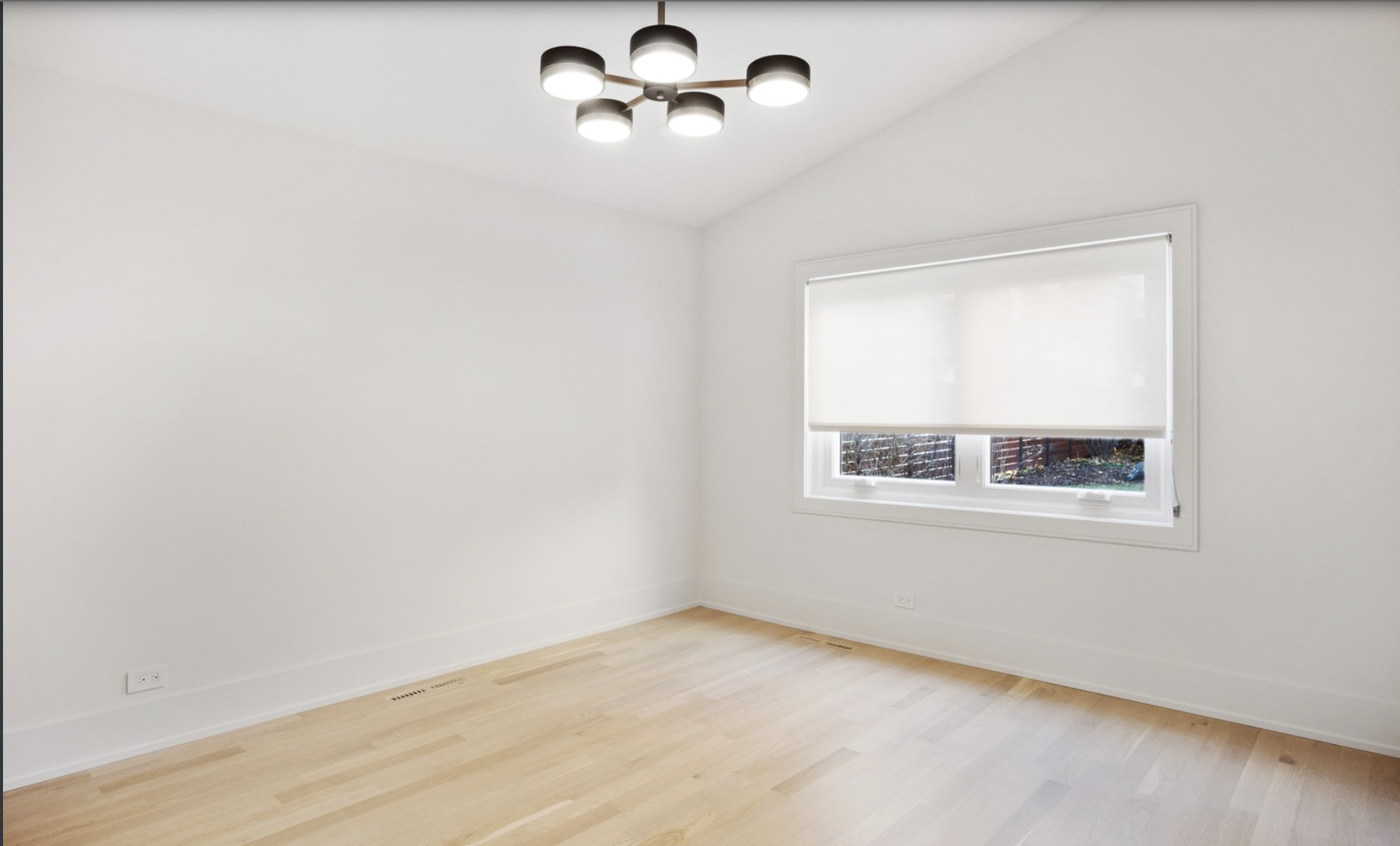 548 Exmoor Road Kenilworth, IL 60043 - Photo 13 of 19 an empty room with a window
