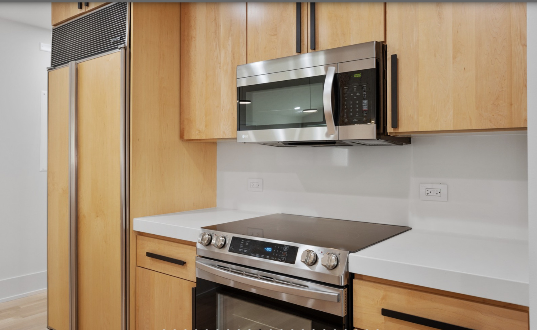 548 Exmoor Road Kenilworth, IL 60043 - Photo 8 of 19 a kitchen with a stove and a microwave