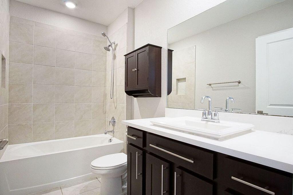 3909 Southeast Lee Street Stuart, FL 34997 - Photo 15 of 19 Bathroom #2