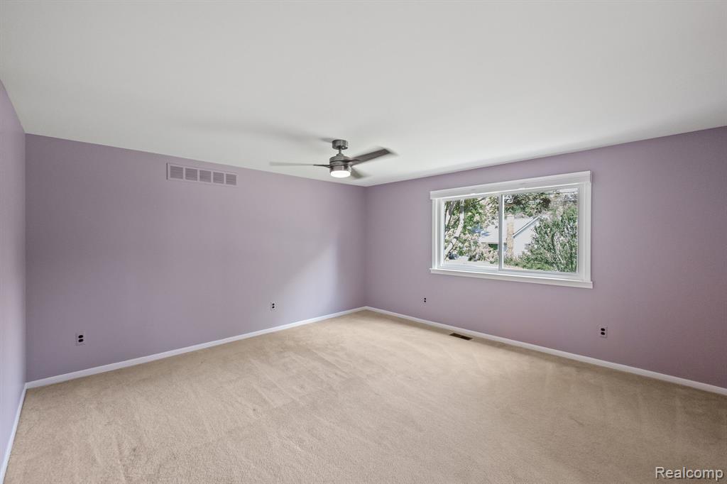 663 Lake Forest Road Rochester, MI 48309 - Photo 19 of 37