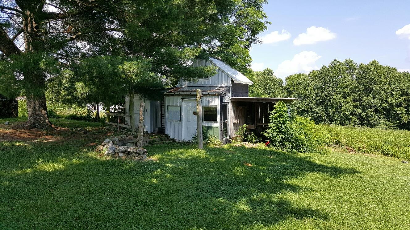 719 Highland Road Red Boiling Springs, TN 37150 - Photo 4 of 12 a view of a house with backyard and garden
