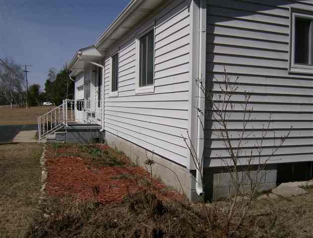 6215 Deckerville Road Deckerville, MI 48427 - Photo 3 of 6 31001372-2.JPG