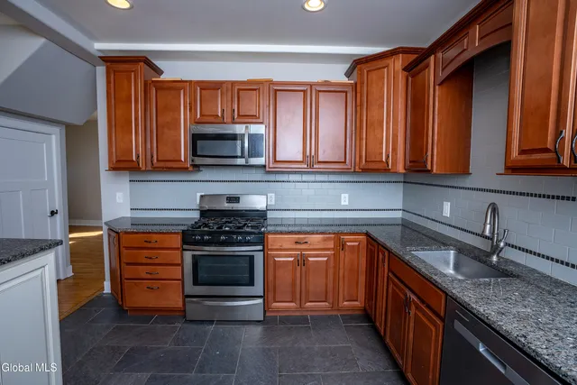 $1,100,000 | 135 Maple Avenue, Saratoga Springs, NY 12866