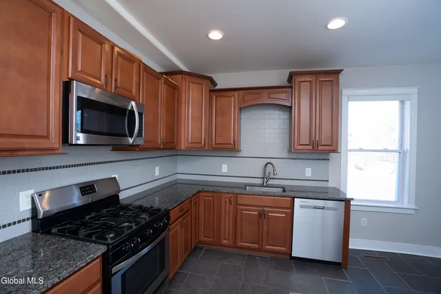 $975,000 | 135 Maple Avenue, Saratoga Springs, NY 12866